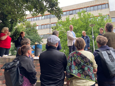 Foto vom Stadtspaziergang nach der Podiumsdiskussion.