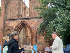 Foto vom Stadtspaziergang nach der Podiumsdiskussion.